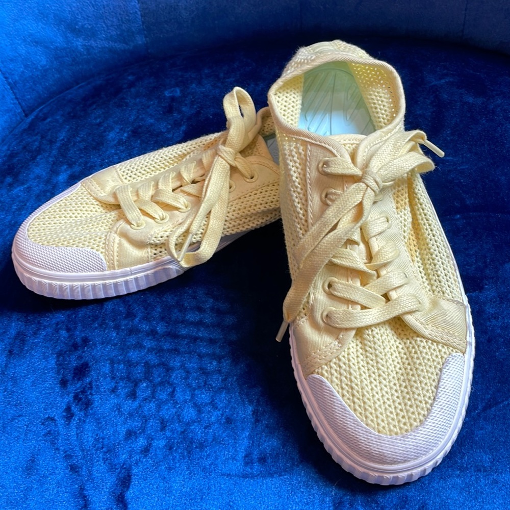 Tretorn mesh shoes. Lace up & casual.  Yellow & like new!